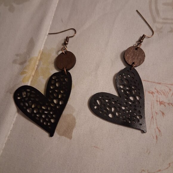 H&M Jewelry - FASHIONABLE BLACK HEART EARRINGS